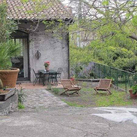 B&B La Casa Di Pippinitto Santa Venerina Exterior photo